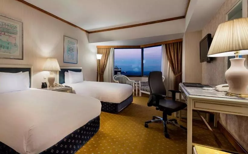 هتل Hilton Izmir
