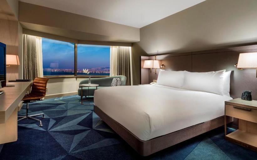 هتل Hilton Izmir