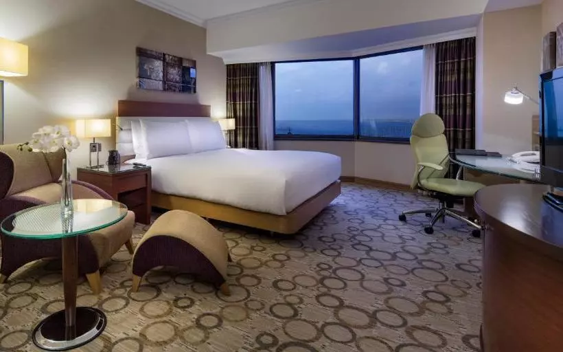 هتل Hilton Izmir