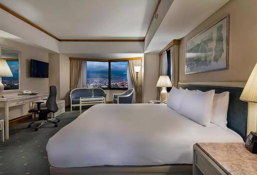 هتل Hilton Izmir