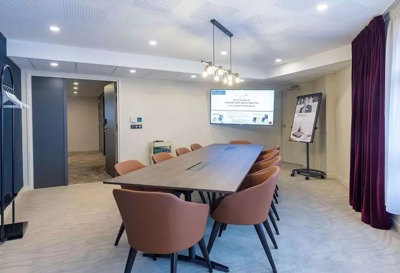 Отель Hôtel Mercure Paris Massy Gare Tgv