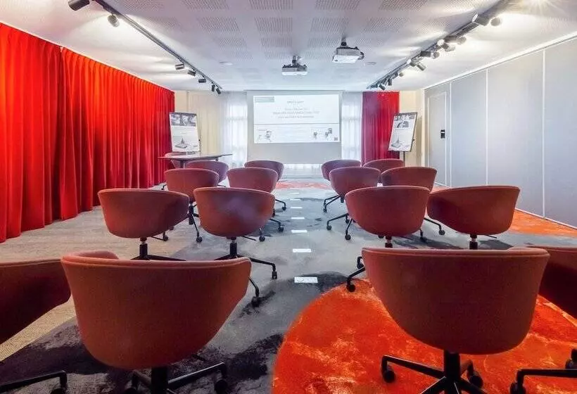 Отель Hôtel Mercure Paris Massy Gare Tgv