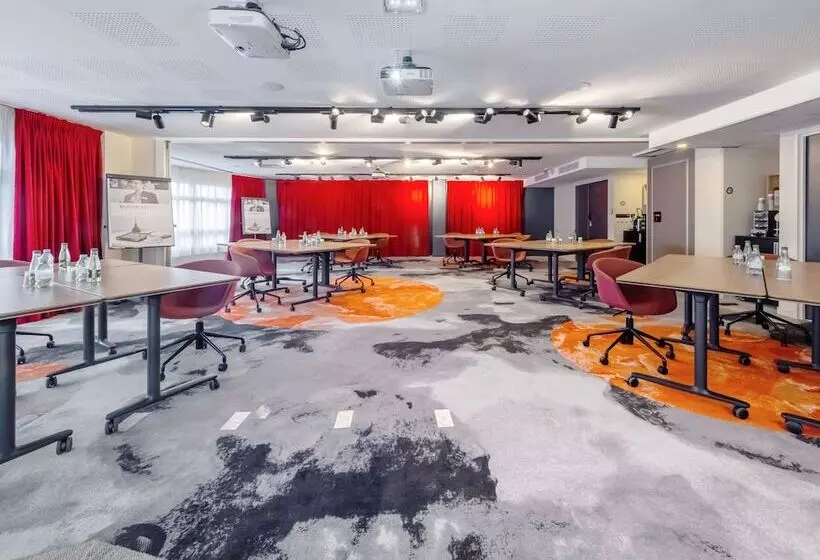 Отель Hôtel Mercure Paris Massy Gare Tgv