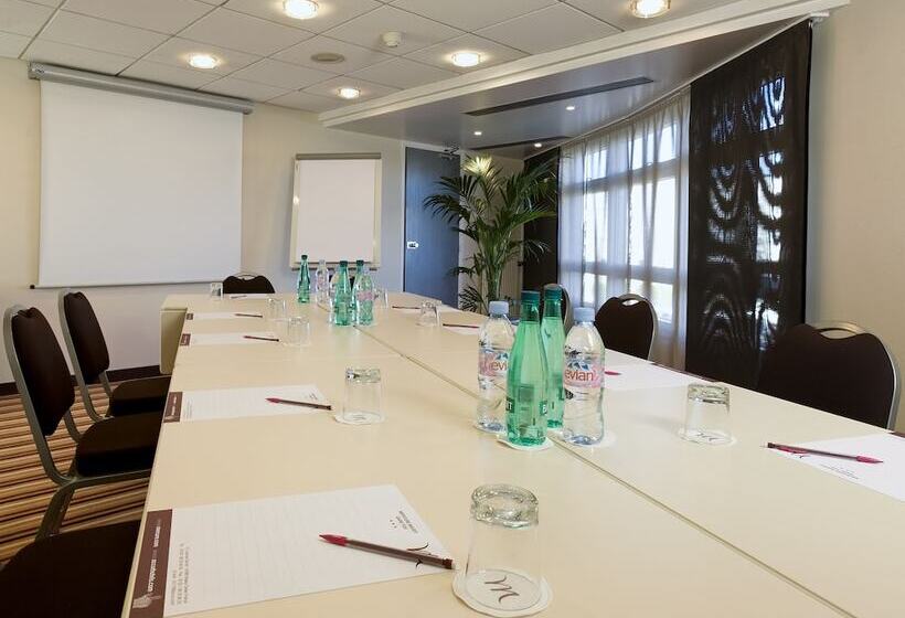 هتل Hôtel Mercure Paris Massy Gare Tgv