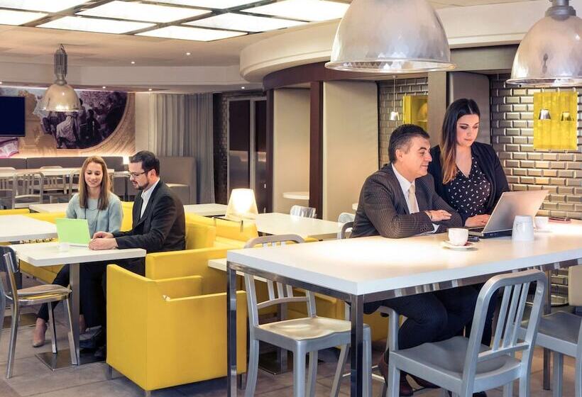 هتل Hôtel Mercure Paris Massy Gare Tgv