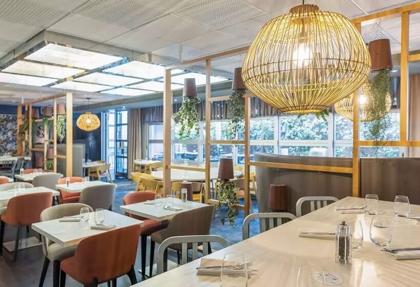 Отель Hôtel Mercure Paris Massy Gare Tgv