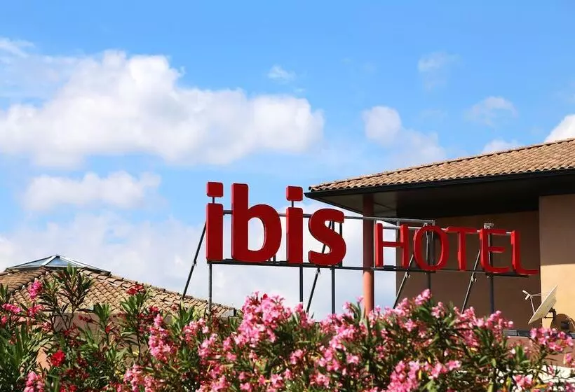 ホテル Ibis Aubenas