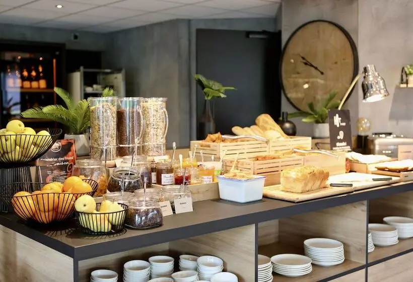 ホテル Ibis Aubenas