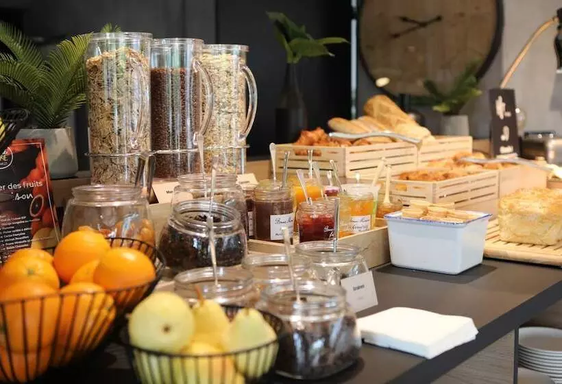 ホテル Ibis Aubenas