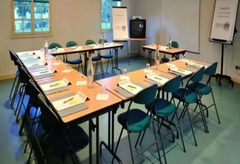 Отель Kyriad Niort   La Crèche