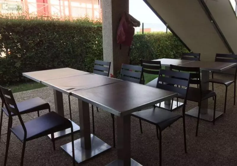 Отель Kyriad Niort   La Crèche