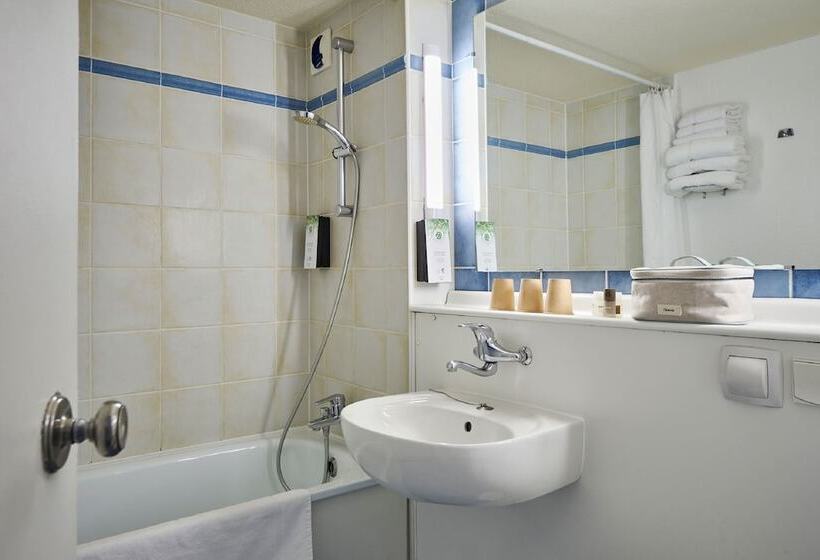 فندق Kyriad Niort   La Crèche