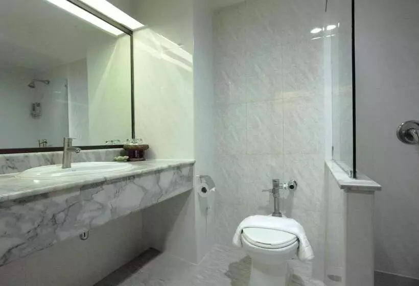 هتل Pinnacle Lumpinee Park