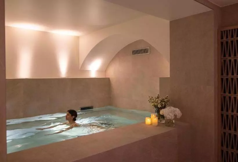 ホテル Hôtel Toujours & Spa