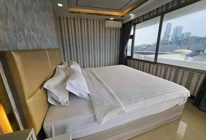 Mermaid Beach Resort