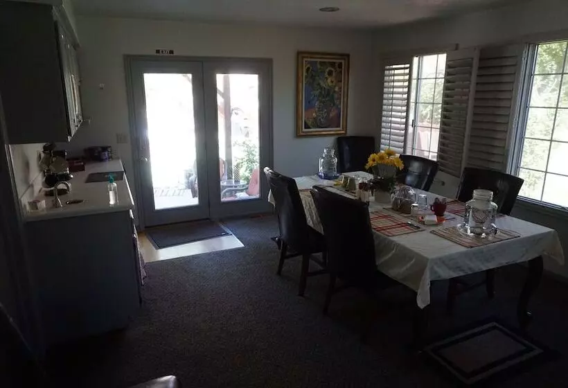 Harvest House Bed And Breakfast