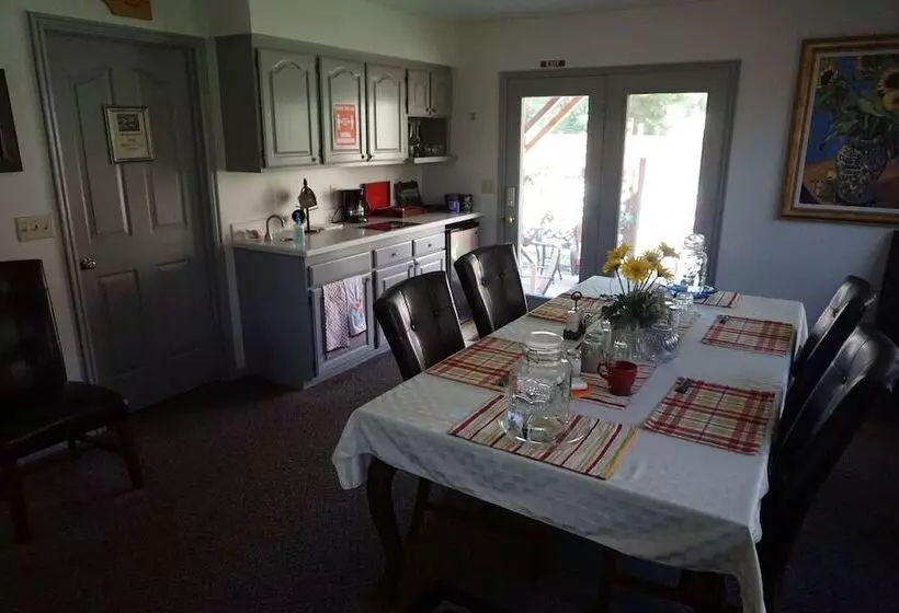 Harvest House Bed And Breakfast