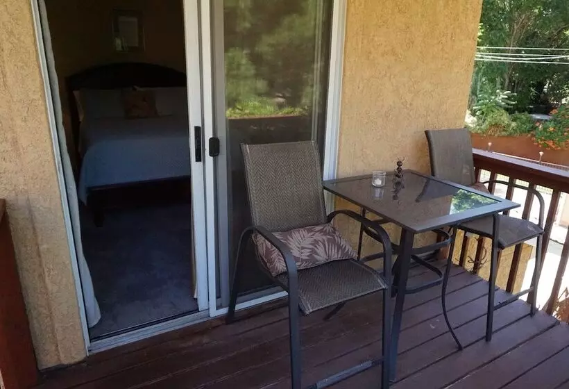 Harvest House Bed And Breakfast