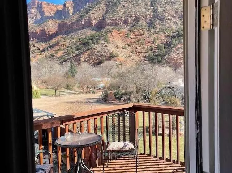 Harvest House Bed And Breakfast