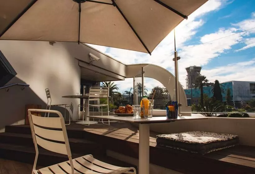 Отель Campanile Nice Aéroport