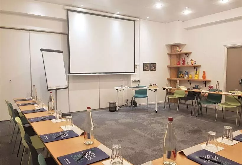 Отель Campanile Nice Aéroport