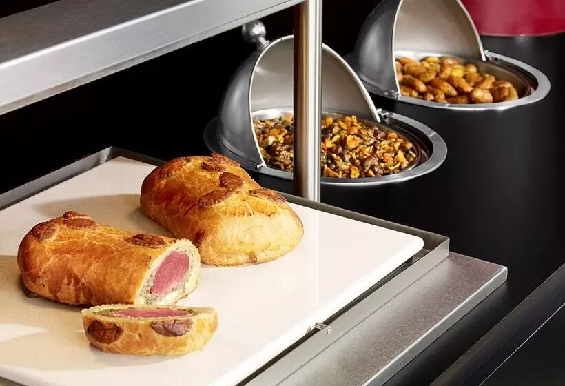 Отель Campanile Nice Aéroport