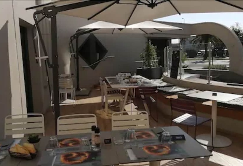 هتل Campanile Nice Aéroport