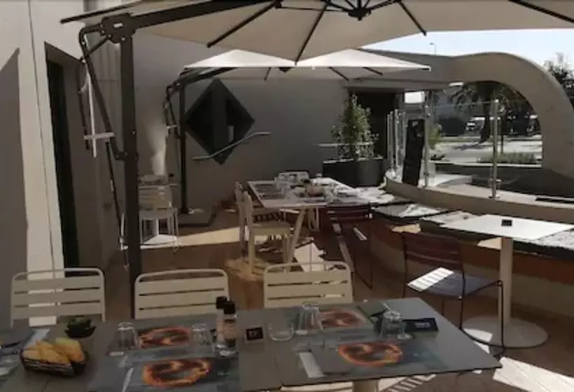 Отель Campanile Nice Aéroport