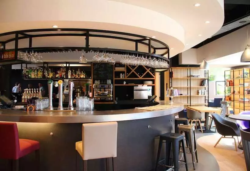 Отель Campanile Nice Aéroport