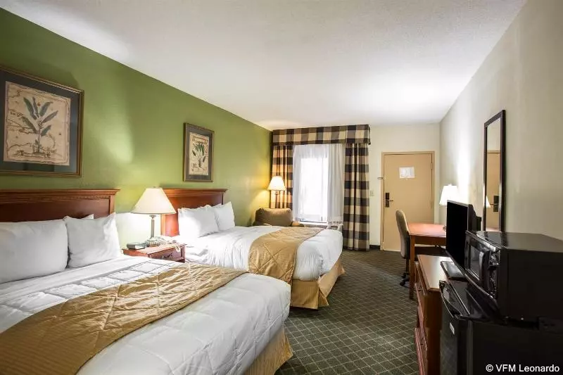 Отель Clarion Inn & Suites Aiken South