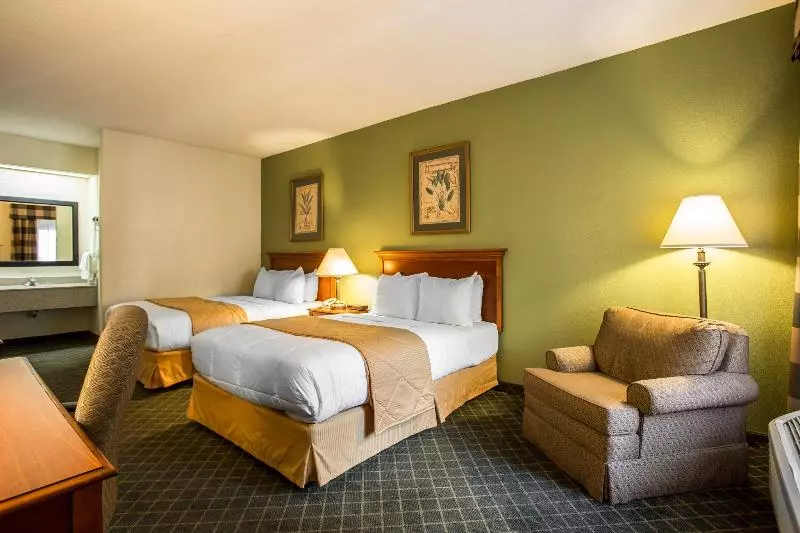 Отель Clarion Inn & Suites Aiken South