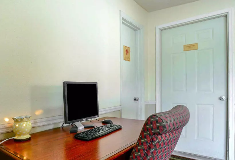 酒店 Econo Lodge Inn & Suites