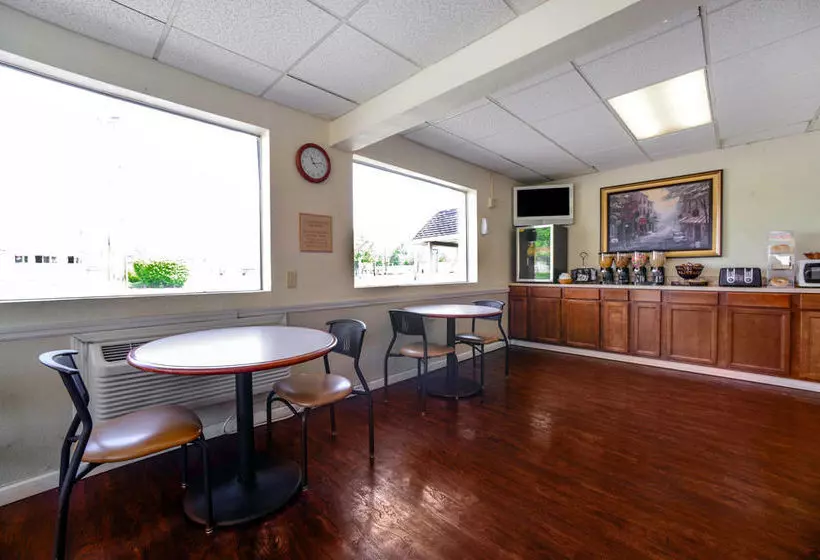 酒店 Econo Lodge Inn & Suites