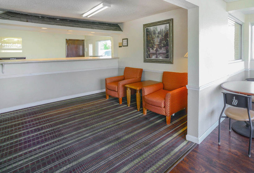 فندق Econo Lodge Inn & Suites