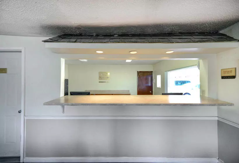 酒店 Econo Lodge Inn & Suites