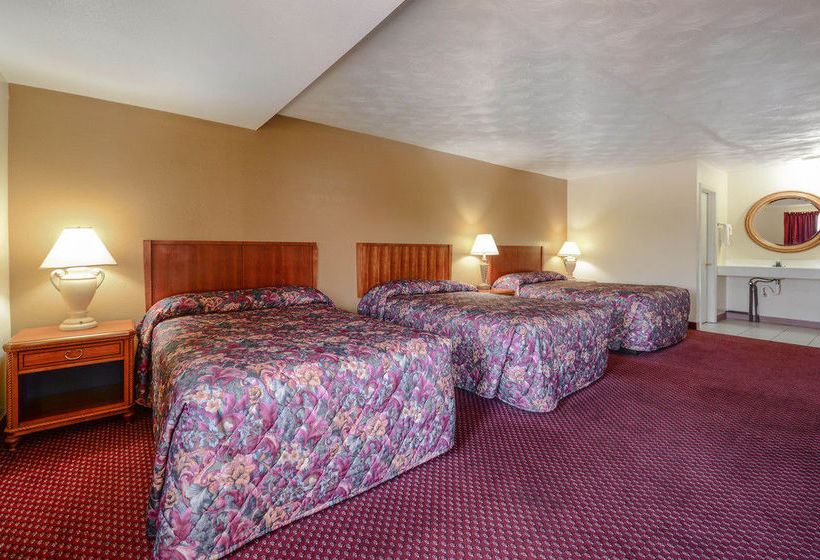 فندق Econo Lodge Inn & Suites