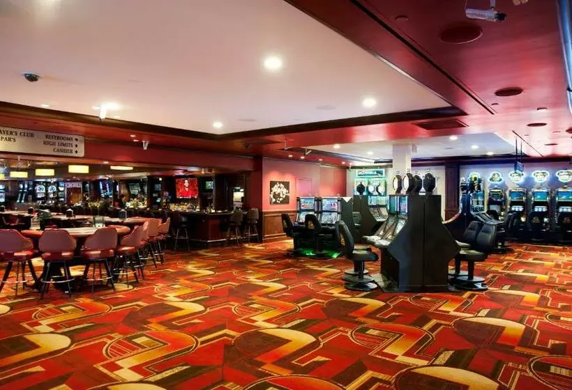בית מלון כפרי Golden Gate Casino