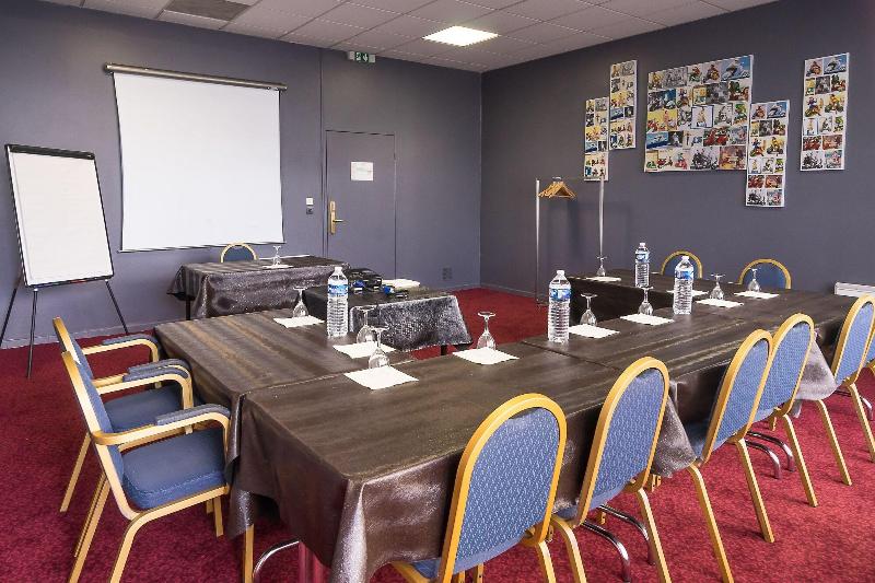 Отель Grand Hôtel De Nîmes 4 étoiles