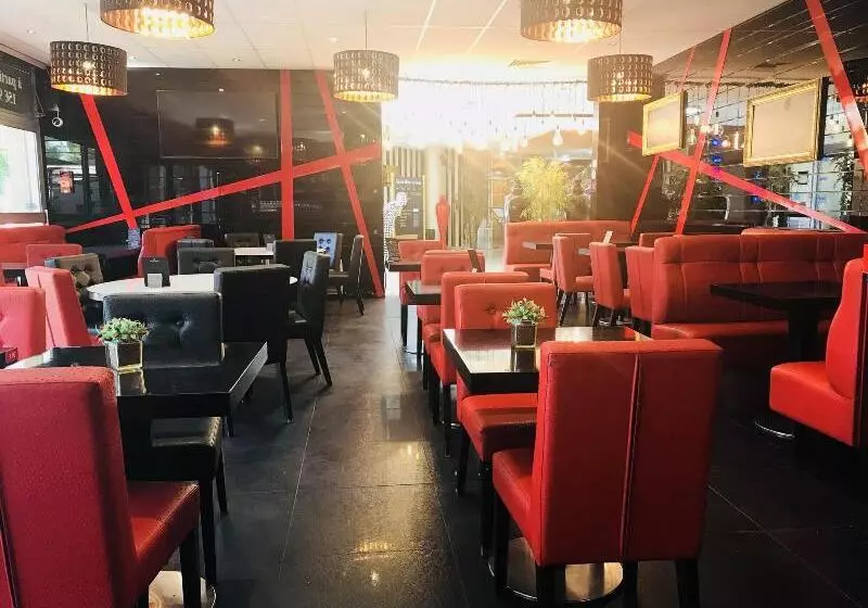 בית מלון כפרי Grand Hôtel De Nîmes 4 étoiles