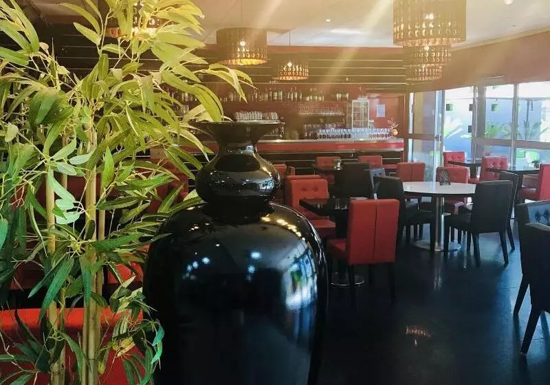 酒店 Grand Hôtel De Nîmes 4 étoiles