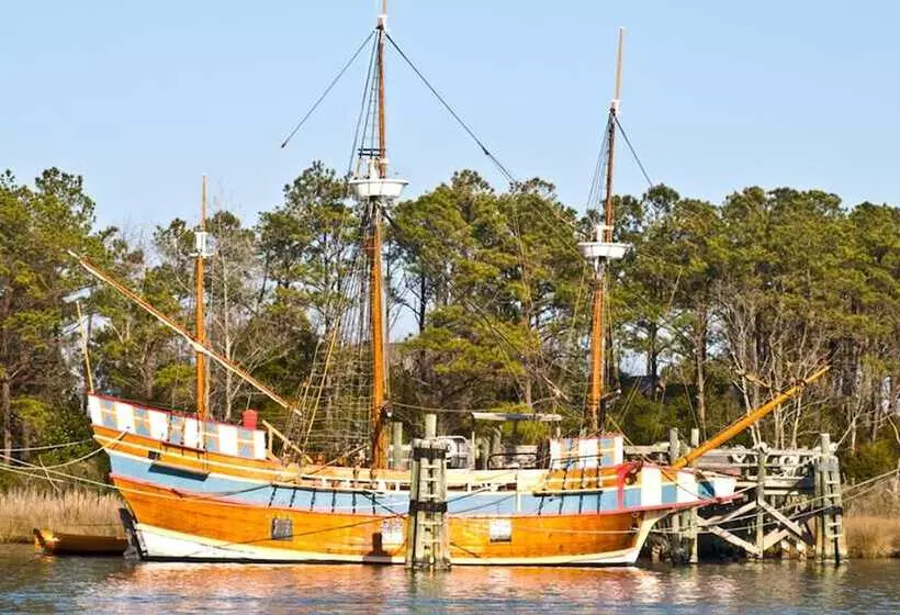 هتل Holiday Inn Express Nags Head Oceanfront, An Ihg