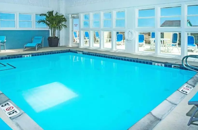 هتل Holiday Inn Express Nags Head Oceanfront, An Ihg