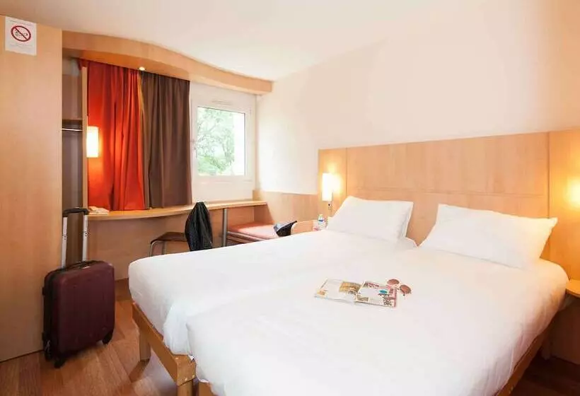 Отель Ibis Avallon