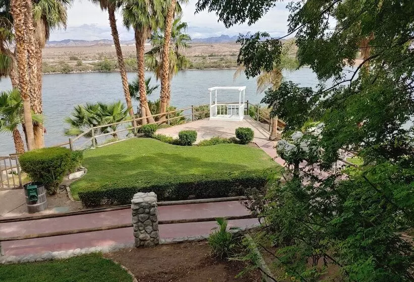 בית מלון כפרי The New Pioneer