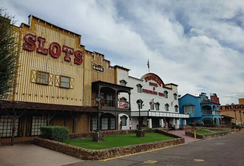 בית מלון כפרי The New Pioneer