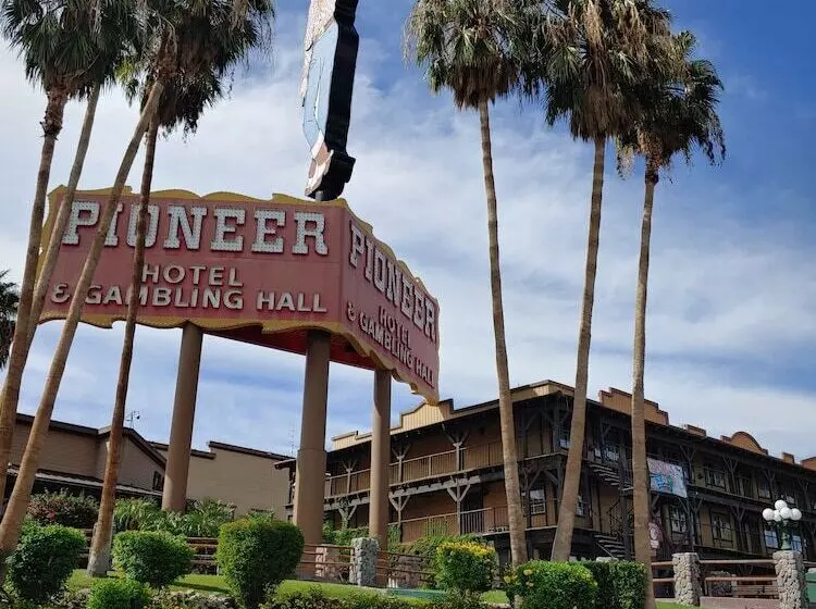 בית מלון כפרי The New Pioneer