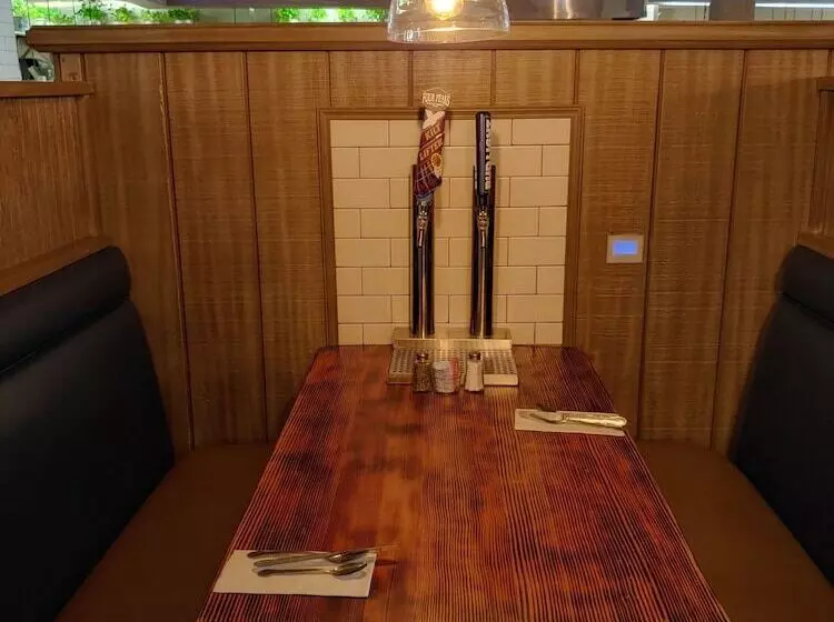 בית מלון כפרי The New Pioneer