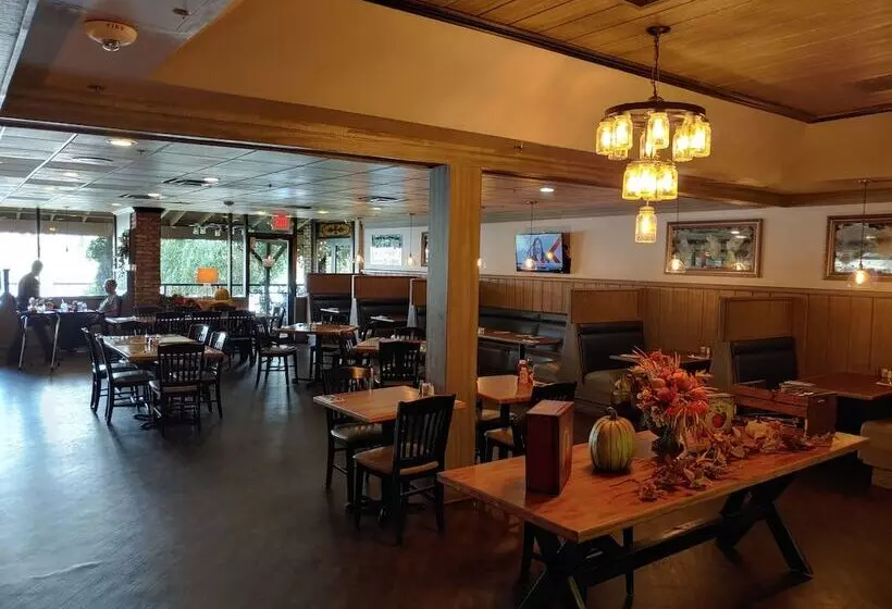 בית מלון כפרי The New Pioneer