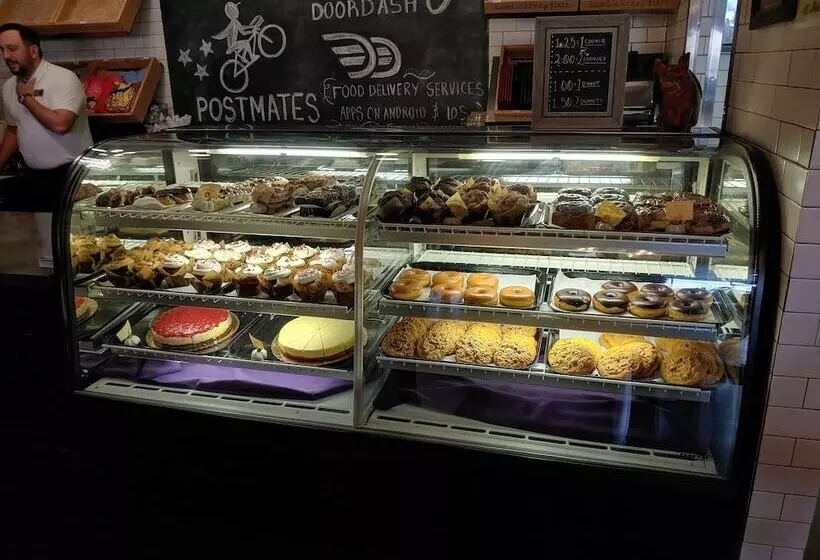 בית מלון כפרי The New Pioneer