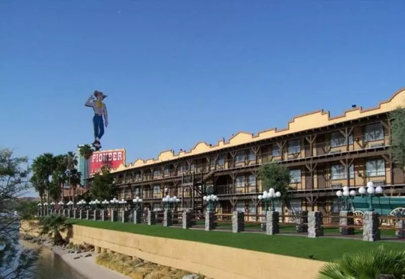 בית מלון כפרי The New Pioneer